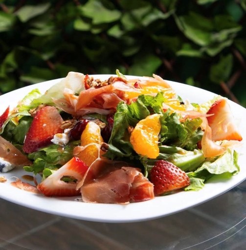 Ensalada de Jamón Serrano y Frutos Rojos