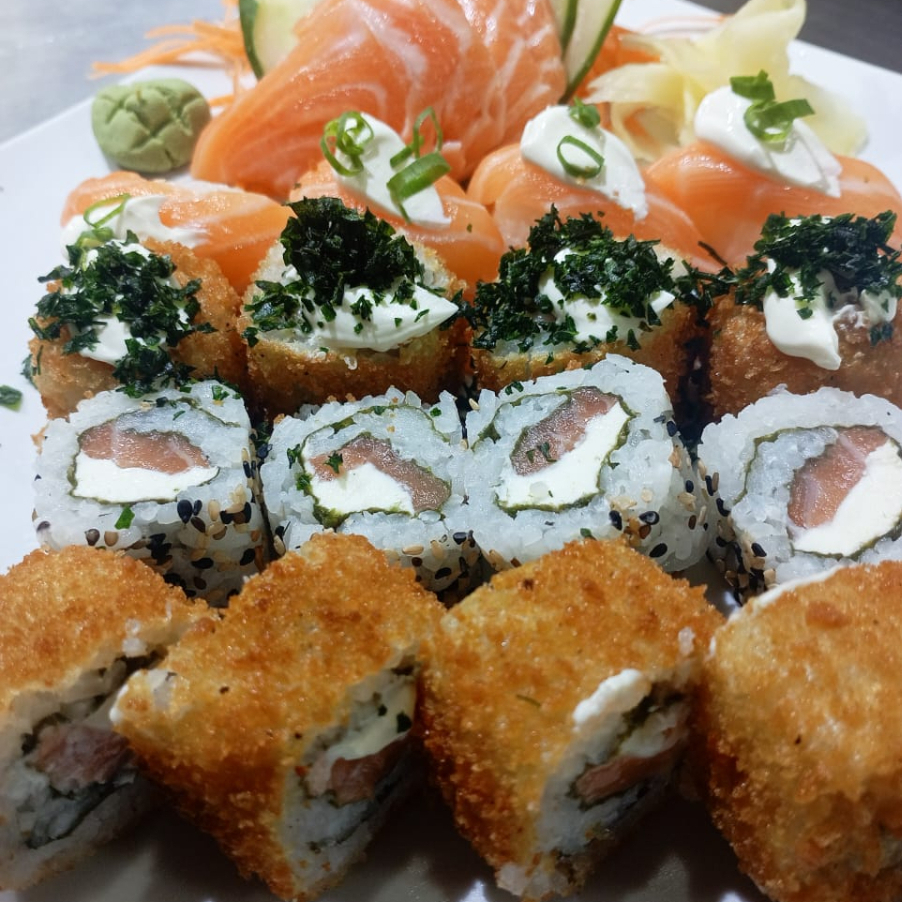 04 Sashimi salmão, 04 Hot Philadelphia, 04 Sheke couve, 04 Uramaki salmão, 04 Niguiri salmão
