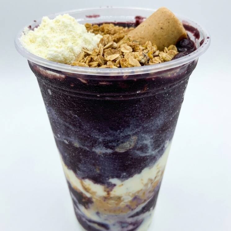 Acompanha Leite condensado + leite ninho + paçoca + granola + banana