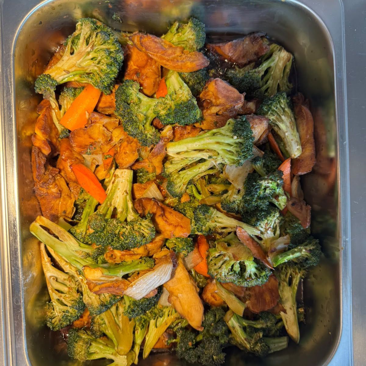 Ternera salteada con brócoli y zanahoria