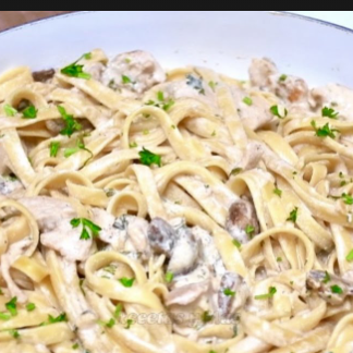 Pasta Alfedo con Pollo.