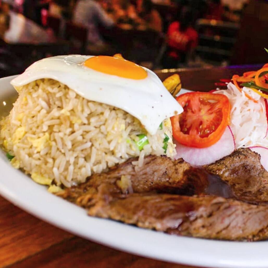 Chaufa con Bistec a lo Pobre