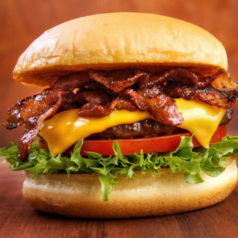 Hamburguesa con tocino 😋😋