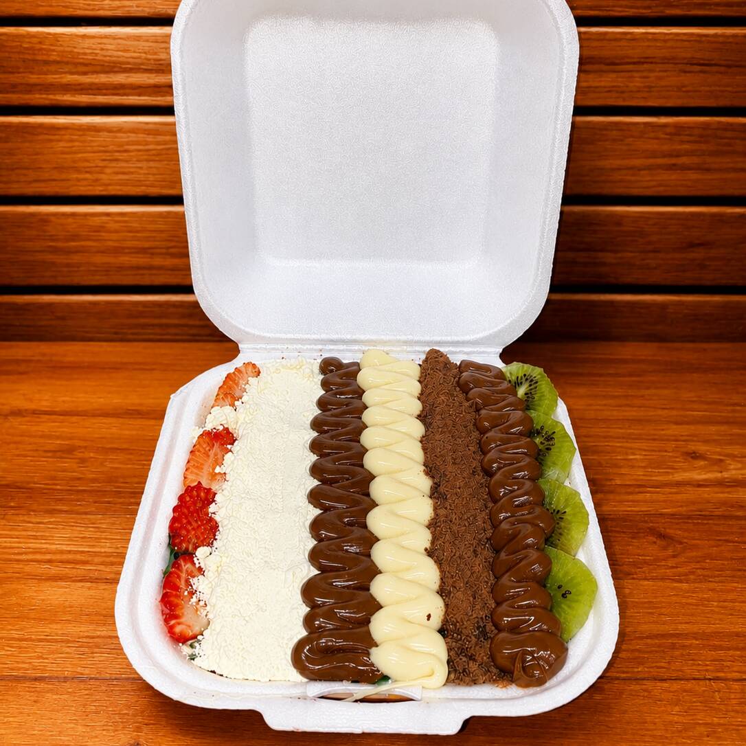 Monte do seu jeito! Escolha: 2 frutas, 2 Adicional, 2 cremes e 2 caldas inclusas na receita básica.