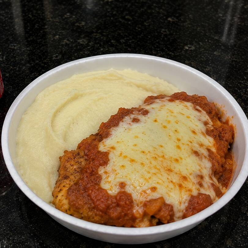 arroz, parmegiana de frango c/ purê