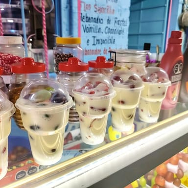 Uvas con crema y chantilly