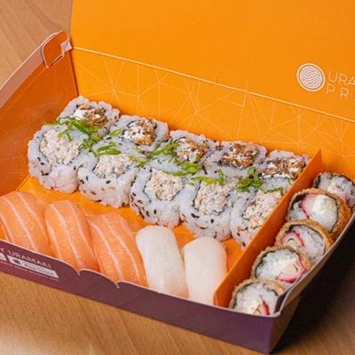 03 niguiris de Salmão, 02 niguiris de peixe branco, 05 uramakis salmão grill, 05 cariocas de kani kama, 05 uramakis de skin. Inalteráveis.