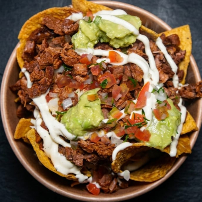 NACHOS DE BIRRIA