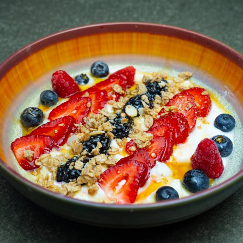 BOWL DE YOGURT CON FRUTOS