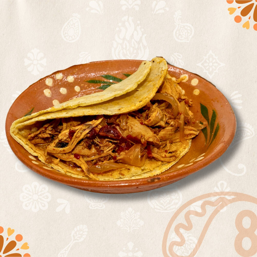 Taco de Tinga de Pollo con Chorizo