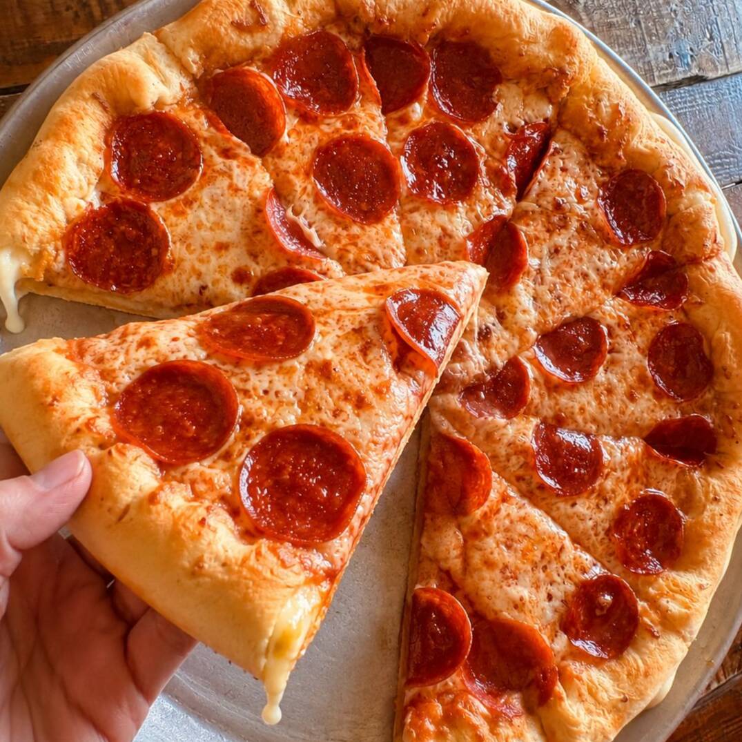 Pizza Pepeoni Grande con Orilla de Queso