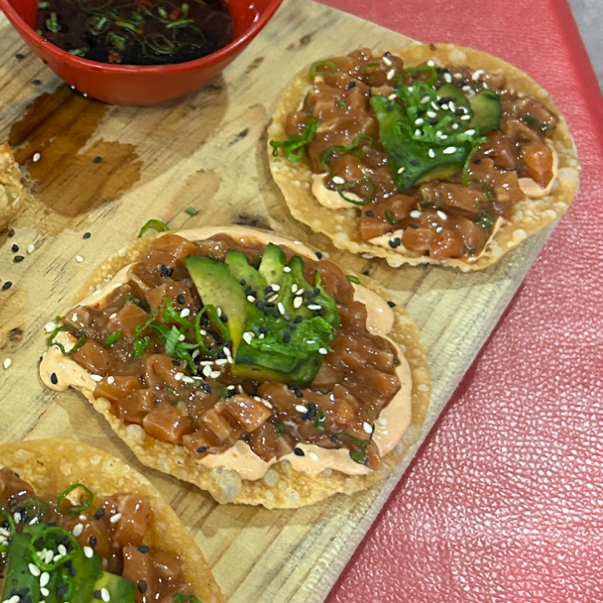Tostaditas de atun spicy.