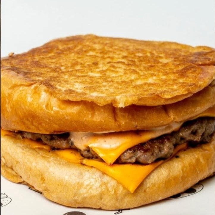 Hamburguesa La Gosu y Porción de Papas