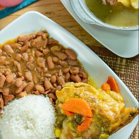 POLLO GUISADO