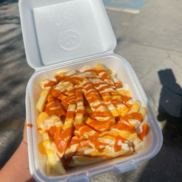 Papas Fritas con Queso, Ranch y Buffalo