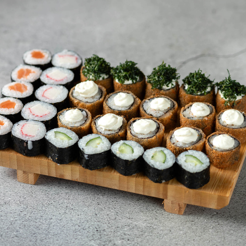5 kanimaki , 5 salmao makis ,5 kapamaki, 5 hotcouve , 10 hot holl Não poderá ter trocas de sushis