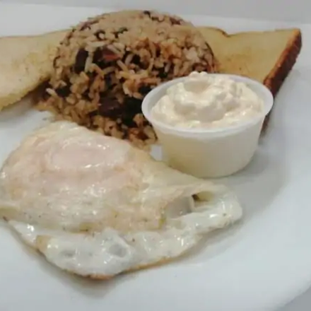 Gallo Pinto, con Huevo, Natilla