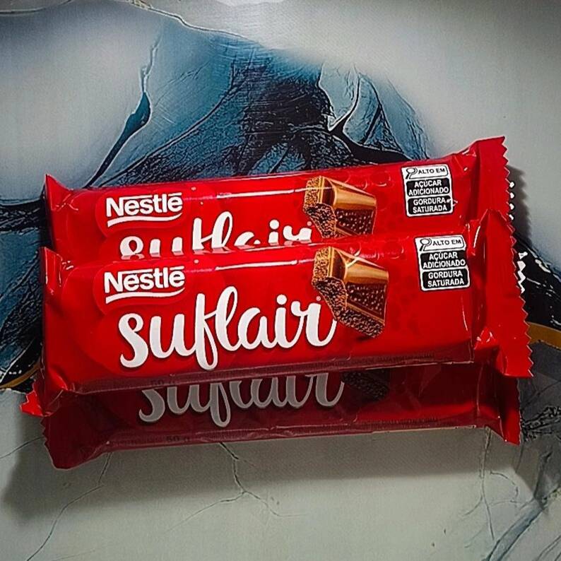 Chocolate Suflair 50g. O clássico chocolate ao leite aerado da Nestlé, com textura leve e macia que derrete na boca. Perfeito para matar a vontade de um doce a qualquer hora do dia.
Peso: 50g.