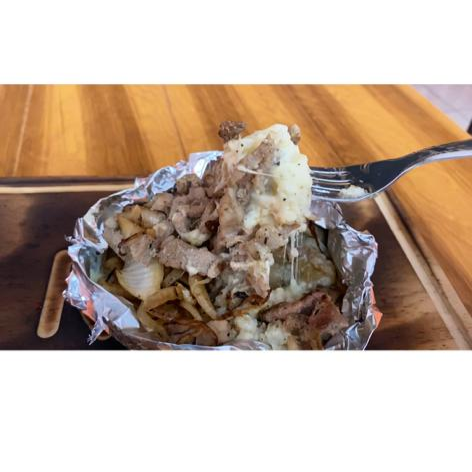 Papa Asada con Queso de Carne Asada