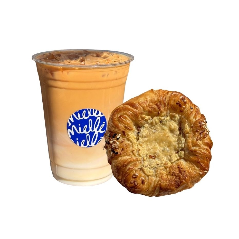 Latte + Croissant Papa & Tocino