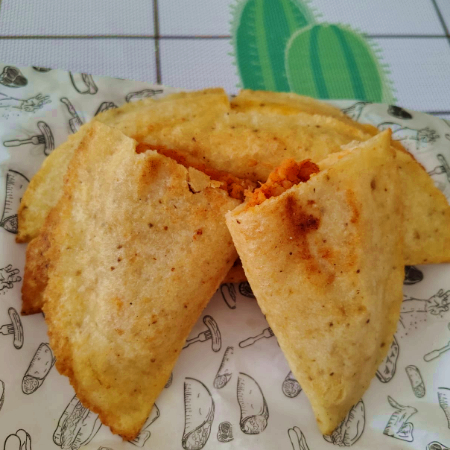 EMPANADA DE PAPA/CHORIZO/QUESO