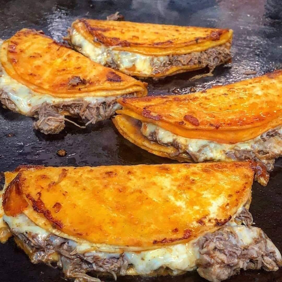 2 QUESA BIRRIA DE MAIZ