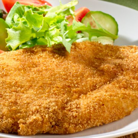 Pechuga de Pollo Empanizada con Papas Fritas