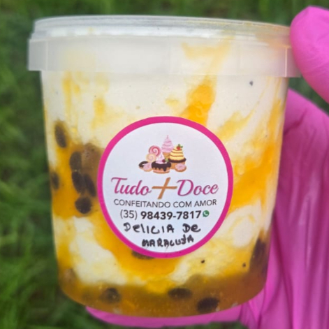 Maravilhoso sorvete de maracujá, feito com a própria fruta e uma geleia caseira incrível e azedinha. Para os amantes de MARACUJÁ, esse é um sorvete suave, refrescante e equilibrado.