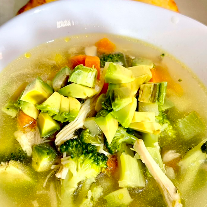 Consomé de pollo con verduras