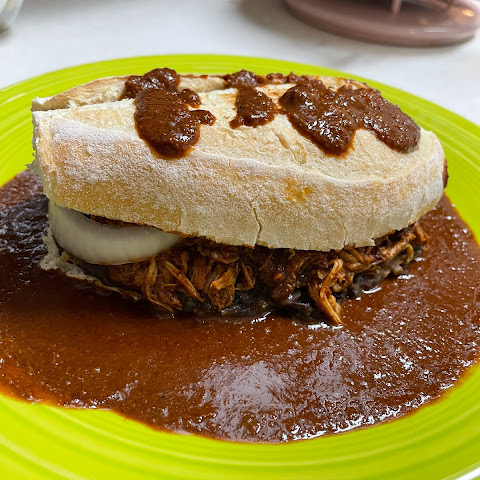 Torta de Mole con Pollo