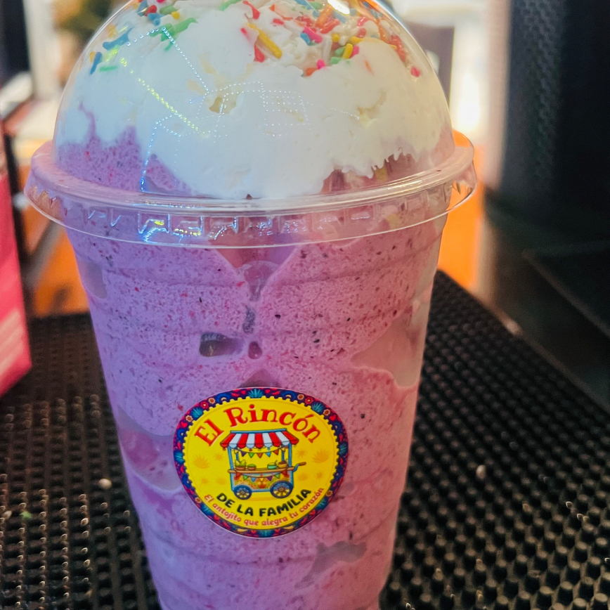 Frappé de Frutos Rojos con Leche de Almendras