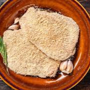 Bandeja contendo 500g (aproximadamente) de bife bovino fresco á milanesa.