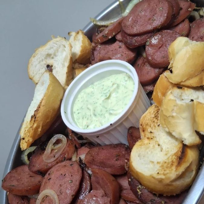 acompanha torresmo e maionese defumada.