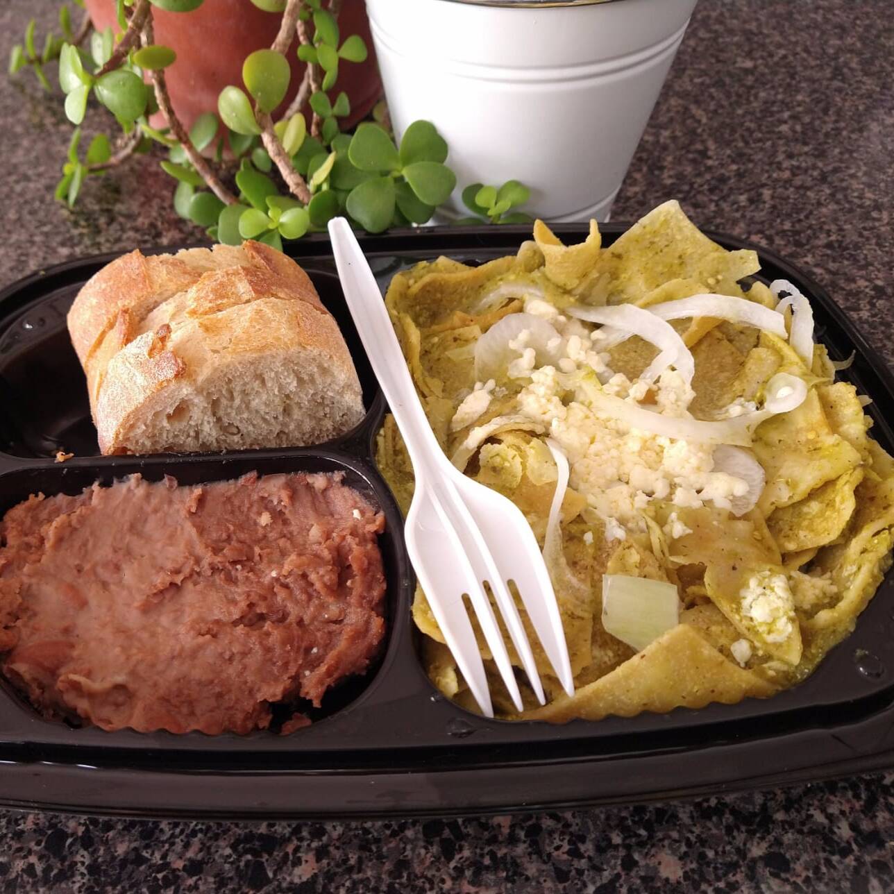 Orden de Huevo con Chilaquiles Verdes