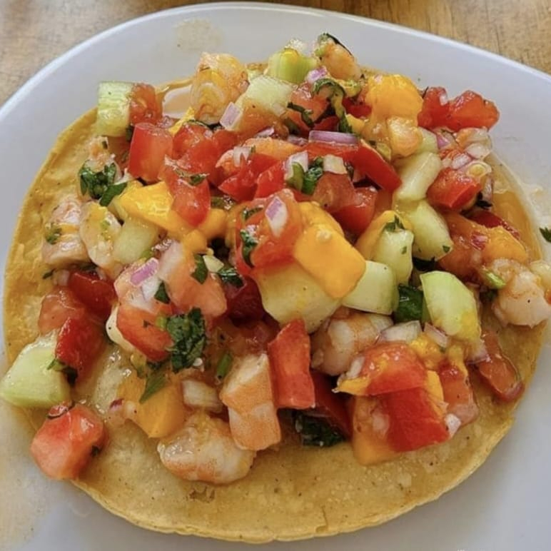 TOSTADA DE CEVICHE DE CAMARÓN CON MANGO