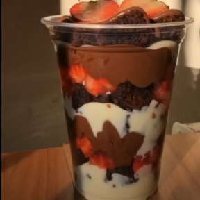 Fresas con Chocolate y Brownie