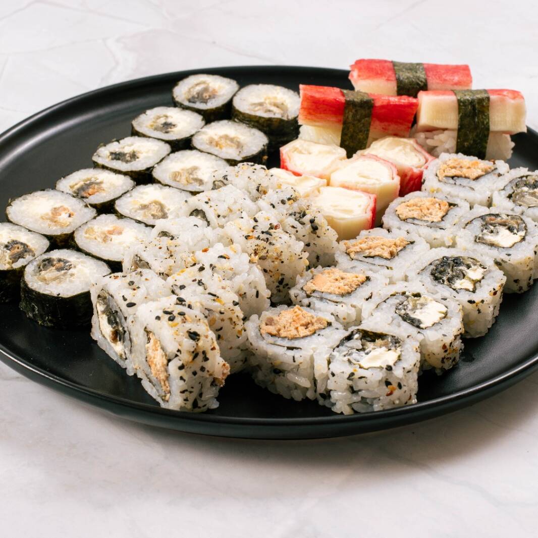 10 - Uramaki de Salmão Grill
10 - Uramaki de Skin com cream Cheesse
12 - Hossomaki Skin com Cream Cheesse
5 - Kani cheesse
3 - Niguiri de Kani
