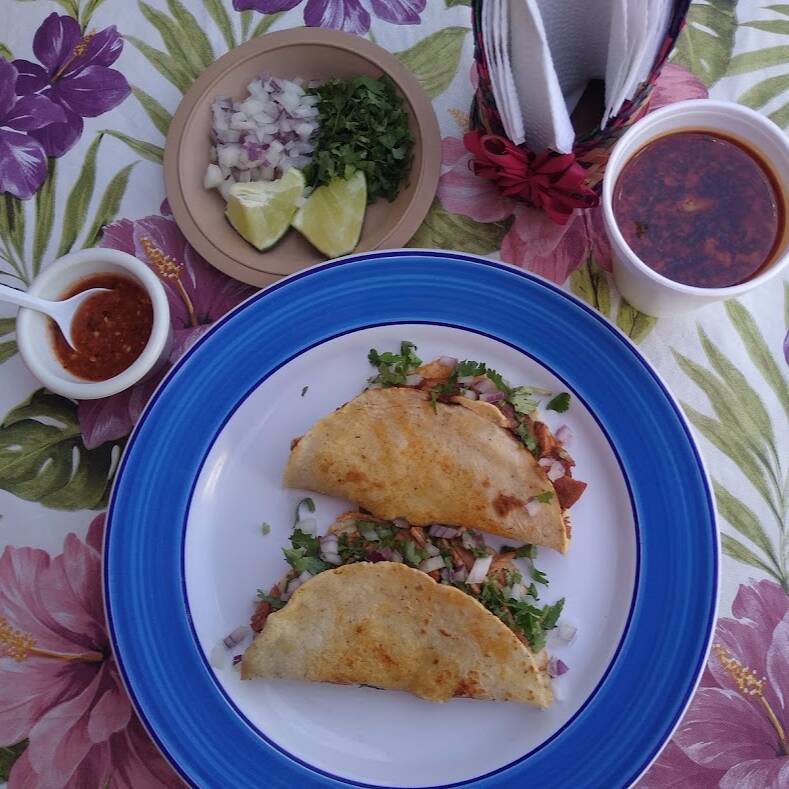 2 Tacos de Quesa Barbacoa con Consome (8 Oz)