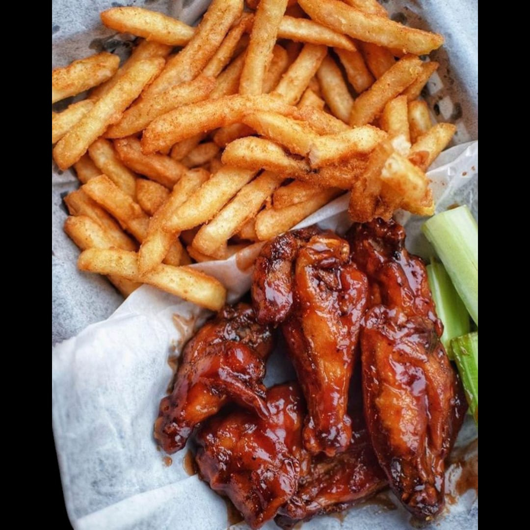 Alitas + Papas