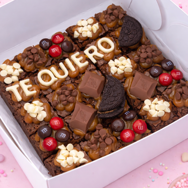 Caja por 25 Mini Brownies "TE QUIERO"
