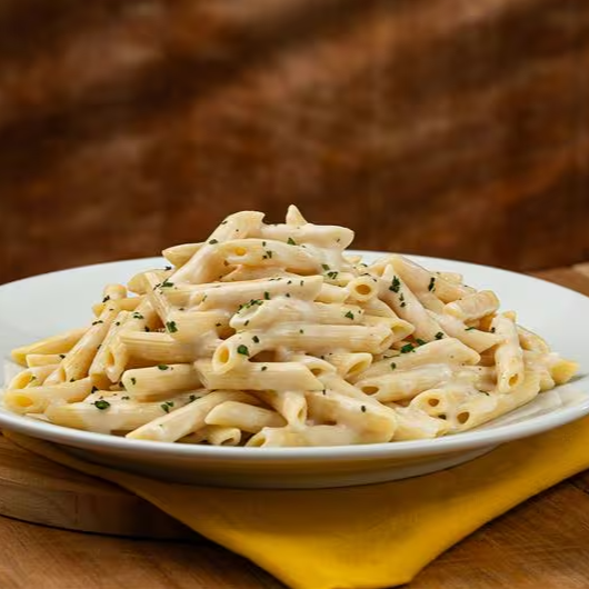 Escolha sua Massa Italiana (300g) e combine com Molho de Queijos (3 conchas)