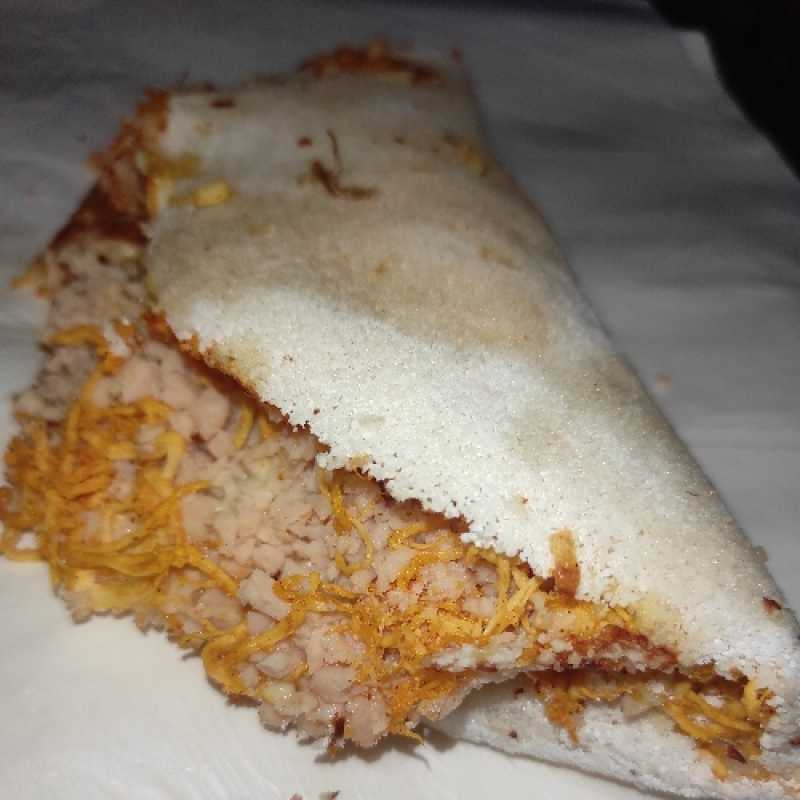 Tapioca de ovos mexido C/ peito de peru, requeijão e orégano 23 cm