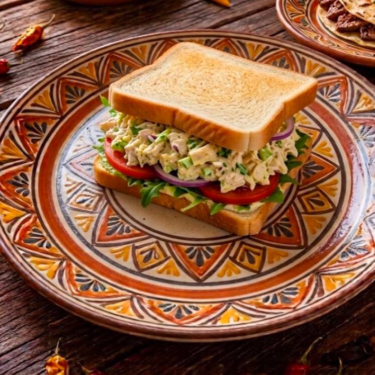 Sándwich de Ensalada de Pollo