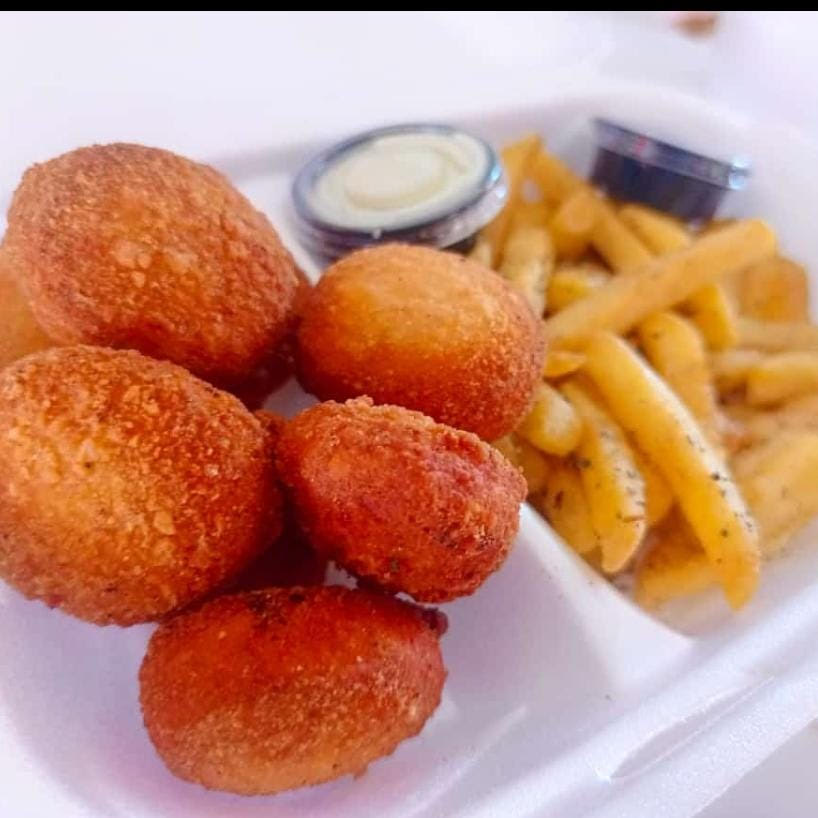 Nuguetts de Pollo con Papas Francesas