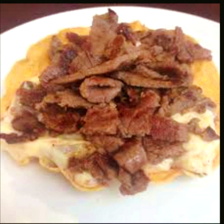 2 Gringas De Asada y 1 Tacos De Asada