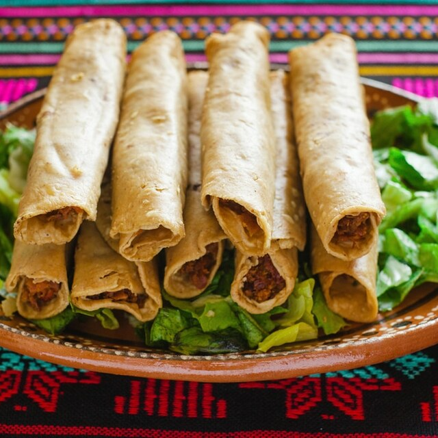Flautas de Pollo Doradas (5pzas)