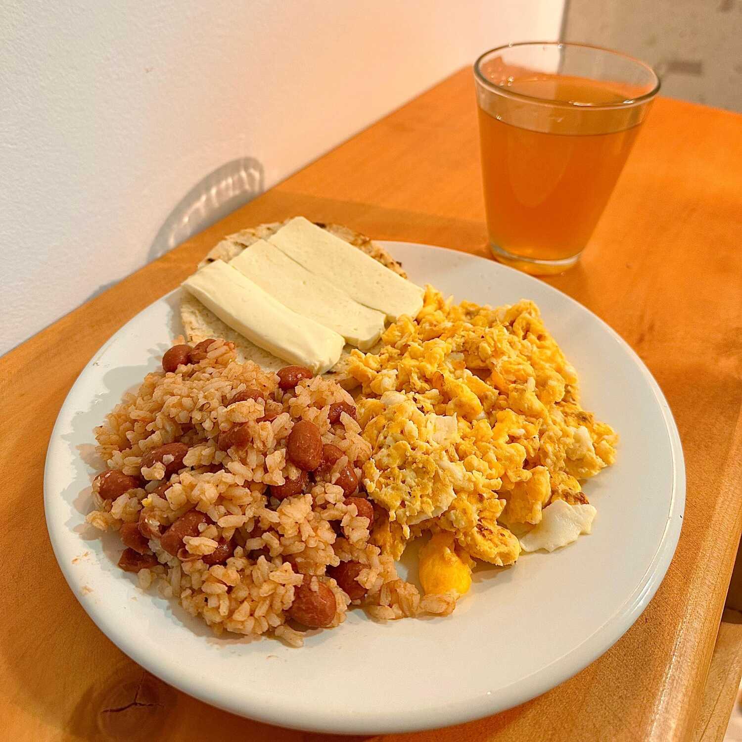 Desayuno con Calentado + Bebida
