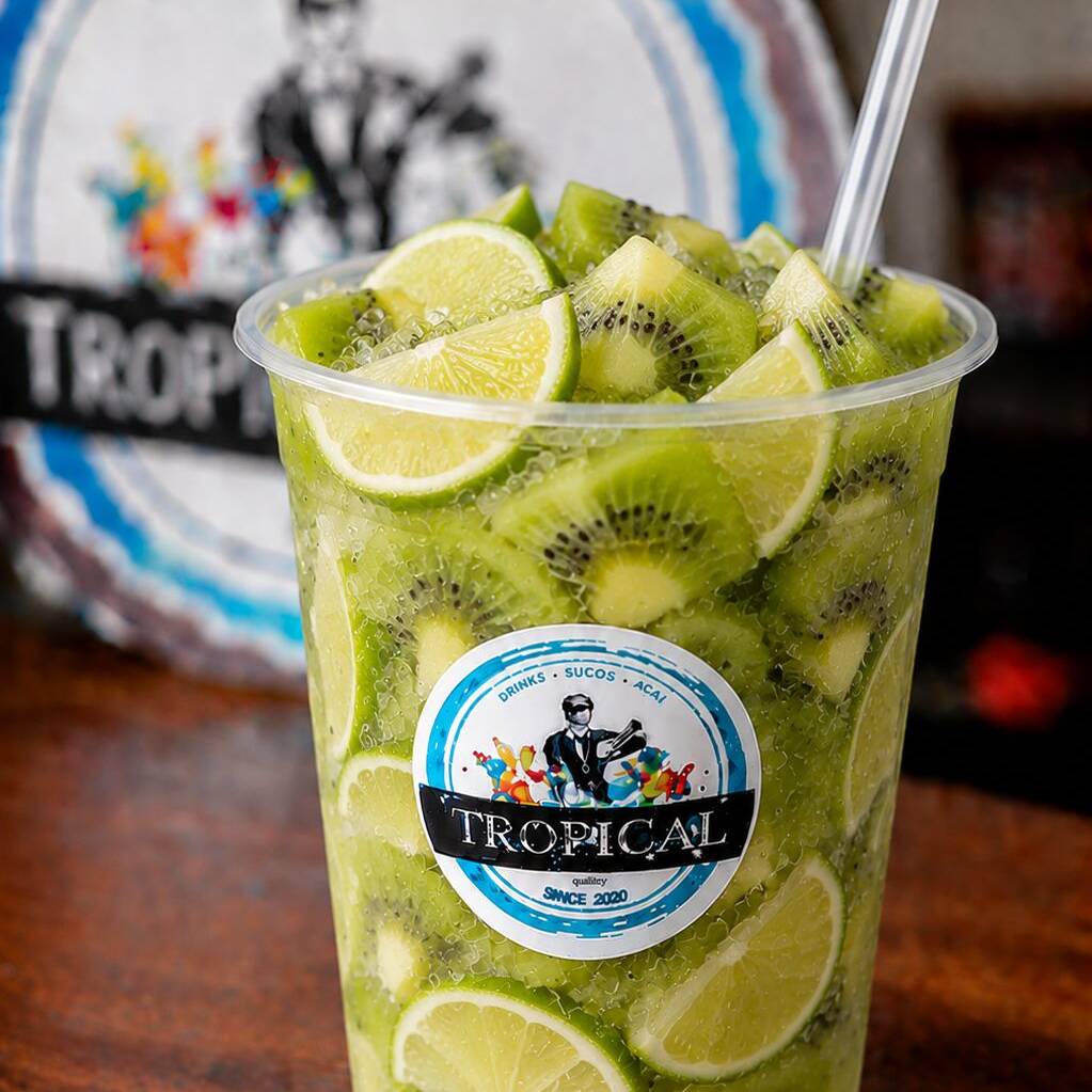 Kiwi, limão , vodka e gelo