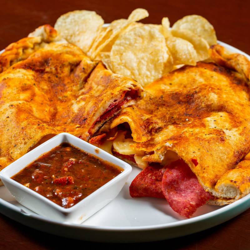 Calzone de Carnes Frías