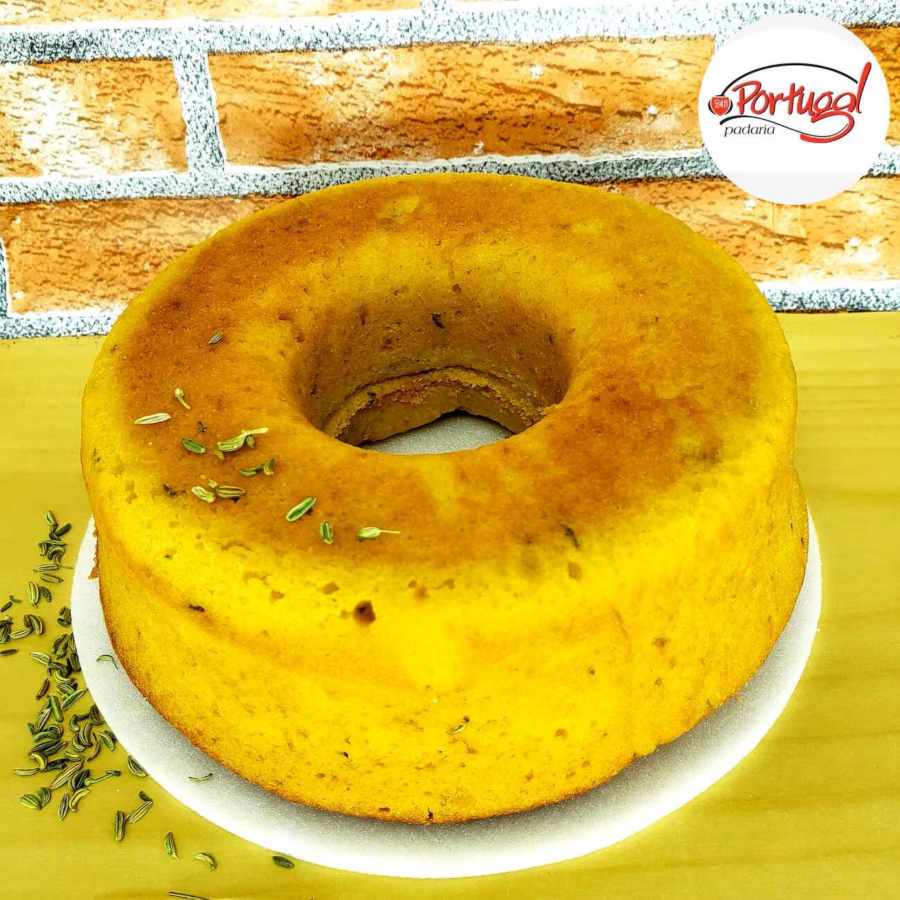 **Bolo Caseiro de Fubá com Erva-Doce – Unidade**
O verdadeiro sabor da tradição em cada fatia! Nosso Bolo Caseiro de Fubá com Erva-Doce é preparado com ingredientes selecionados, resultando em uma massa macia, fofinha e levemente úmida, enriquecida pelo aroma e sabor marcante da erva-doce. Uma receita clássica que remete às melhores lembranças da fazenda, perfeita para acompanhar um café fresquinho ou um chá a qualquer hora do dia. **Uma delícia caseira que conquista pelo sabor, pela qualidade e pelo irresistível gostinho de infância. Experimente!**